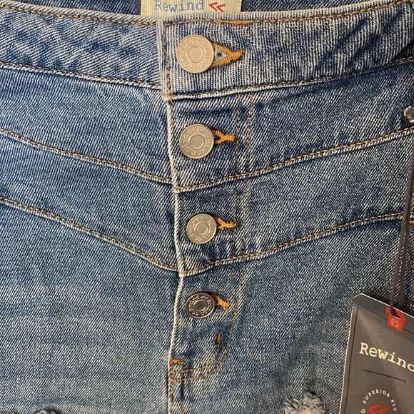 NWT- rewind high rise, medium wash- distressed Jean shorts- size 15/32W - Picture 4 of 13